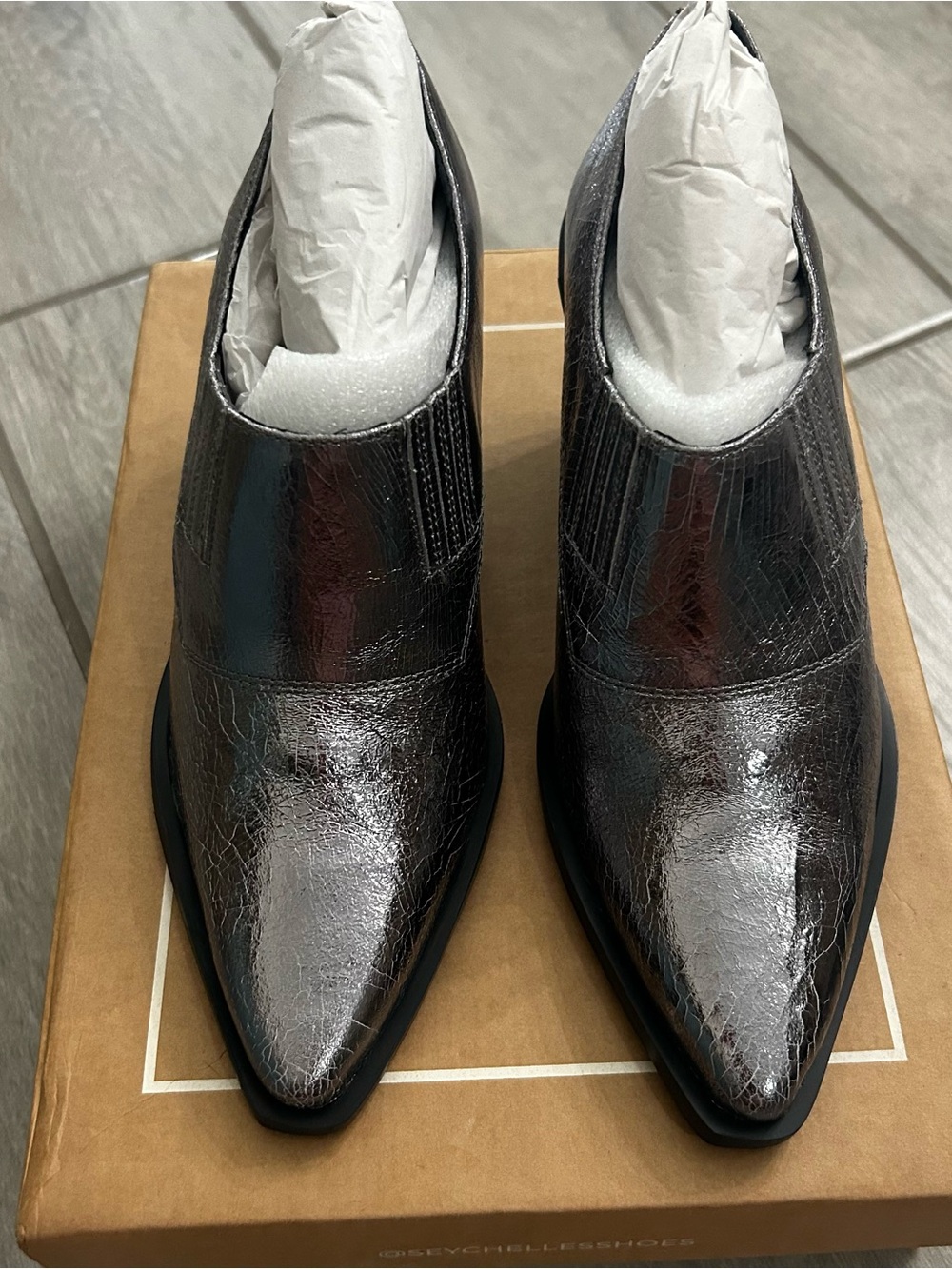 NIB Seychelles Pewter Metallic Silver Pointed Toe Ankle Boots